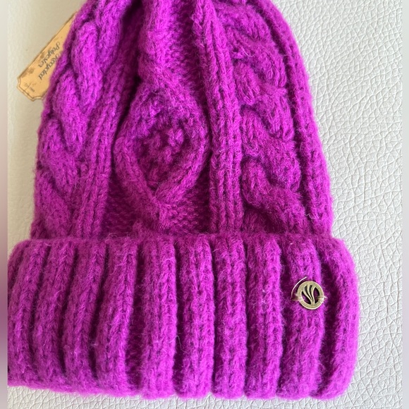 NWT - Fat Face Women’s Cable Knit Pom Pom Beanie - Picture 2 of 6